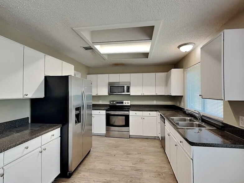 Building Photo - 4105 Devon Ct