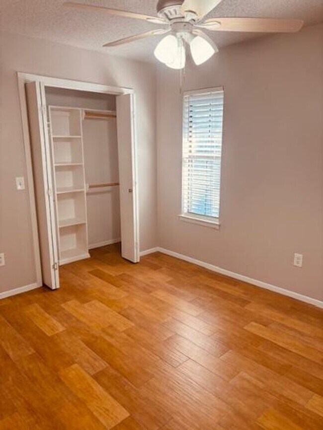 Building Photo - ASK ABOUT BACK TO SCHOOL MOVE IN SPECIAL!
