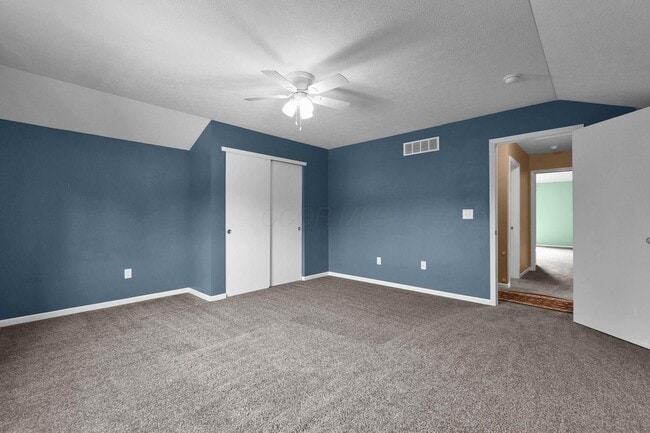 Building Photo - 210 Autumn Way