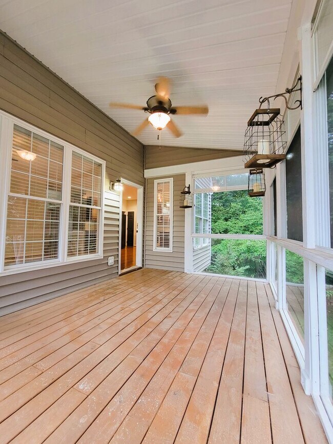 Building Photo - Large contemporary in Birkdale Subdivision...
