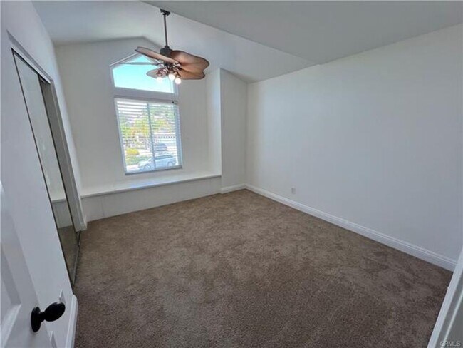 Building Photo - Beautifully Maintained Home