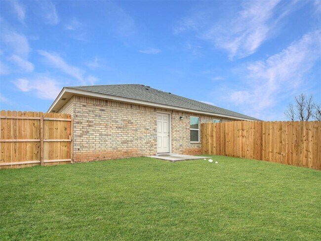 Building Photo - 206 Gray St