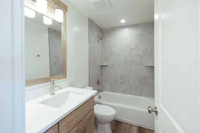 Building Photo - 5 BED 3 BATH HOME IN IDAHO FALLS WITH 2 STALL GARAGE, AC, FENCED YARD