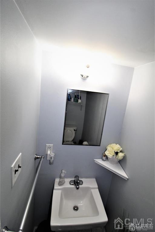 Building Photo - 47 Linden Ln S