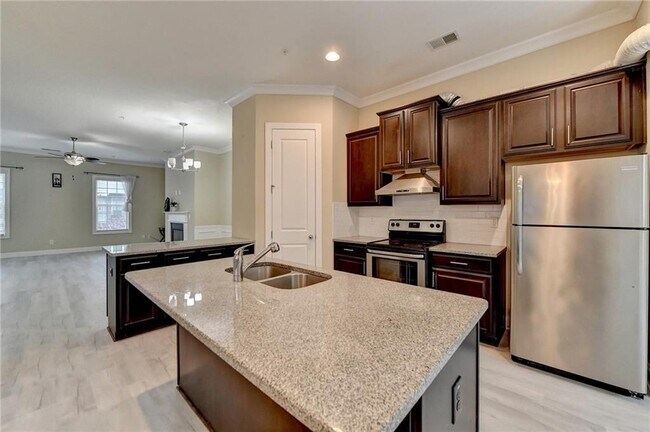 Building Photo - 2405 Tenor Ln