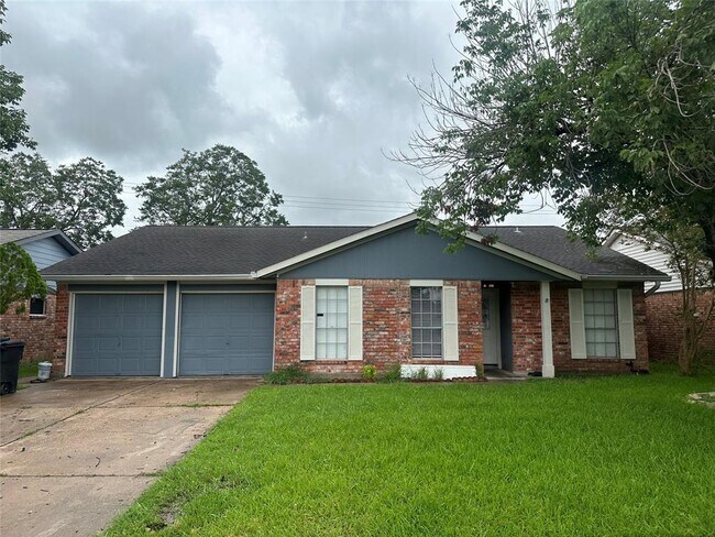 Building Photo - 16610 La Avenida Dr
