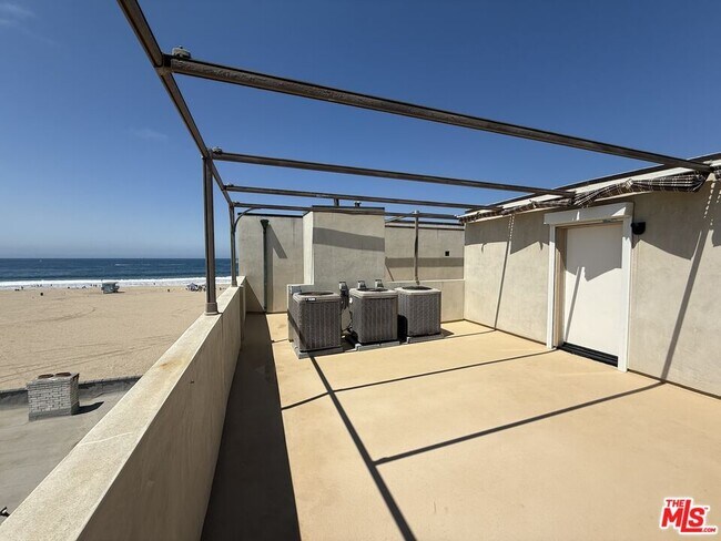 Building Photo - 2 Catamaran St