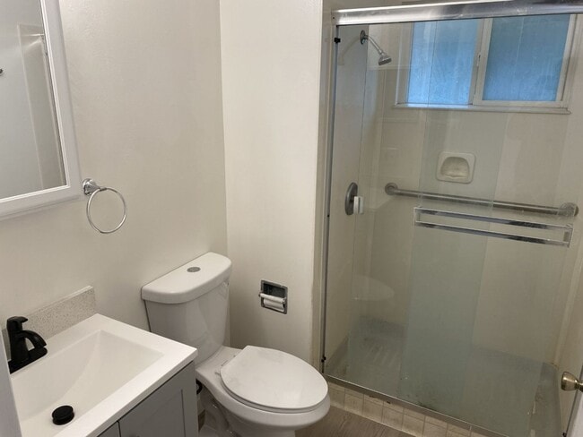 Building Photo - Lovely 2 Bedroom, 2 Bath Home