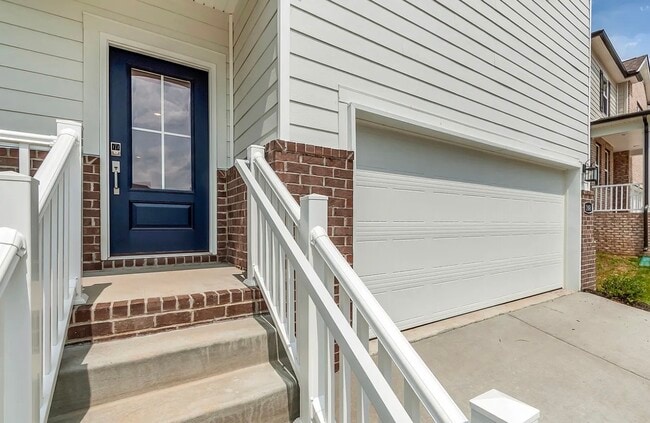 Building Photo - 168 E Millbrook Dr