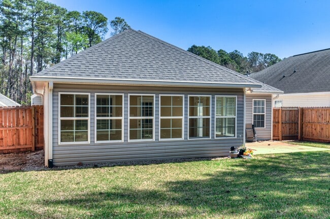 Building Photo - 490 Connemara Trail