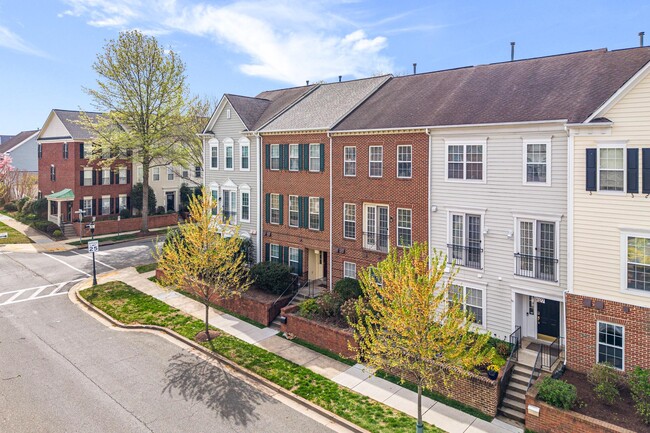 Building Photo - 631 Gatestone St