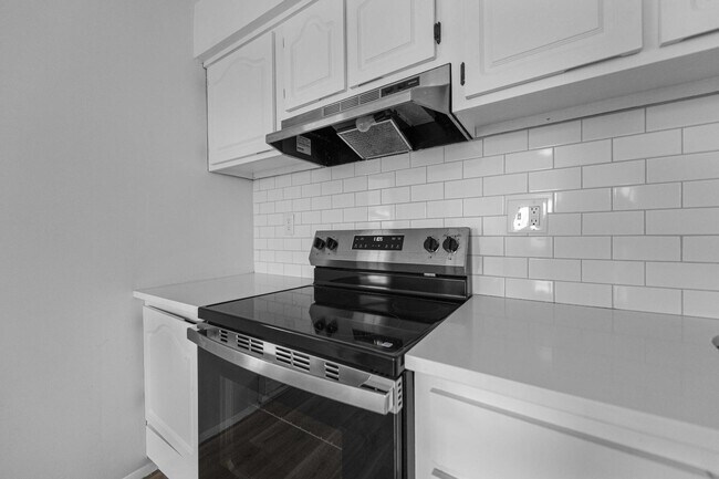 Building Photo - 461 Hale St