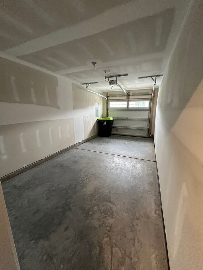 Building Photo - 4184 Farmfield Dr