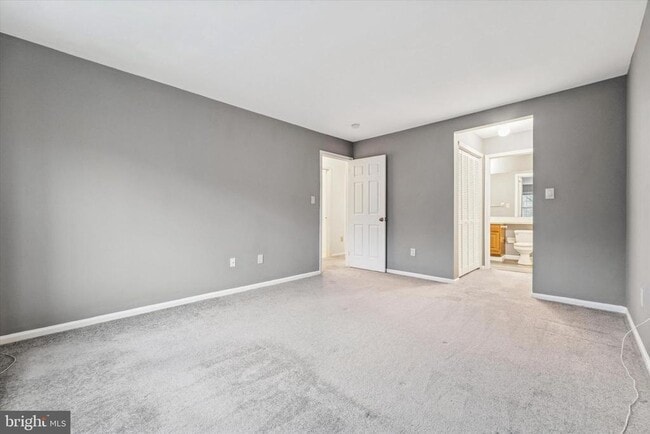 Building Photo - 606 Oswego Ct