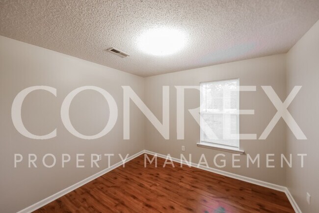 Building Photo - Fantastic 3 Bedroom