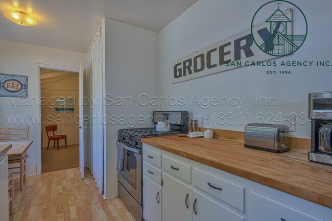 Building Photo - Furnished Two Bedroom Carmel Cottage