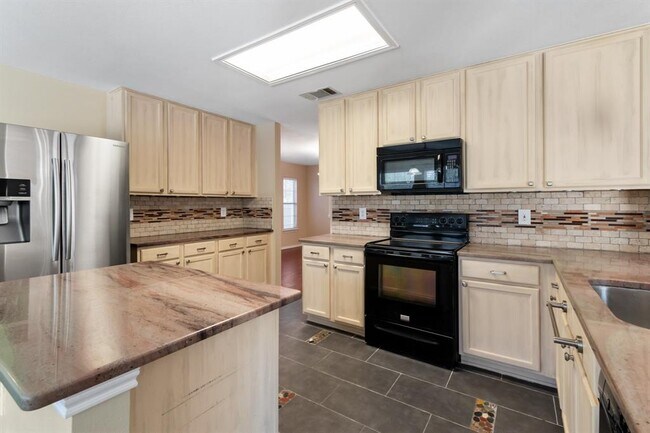 Building Photo - 1117 Del Roy Dr