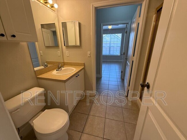 Building Photo - 3379 S Kirkman Rd