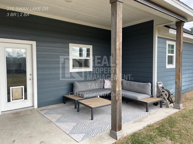 Building Photo - 216 Swan Lake