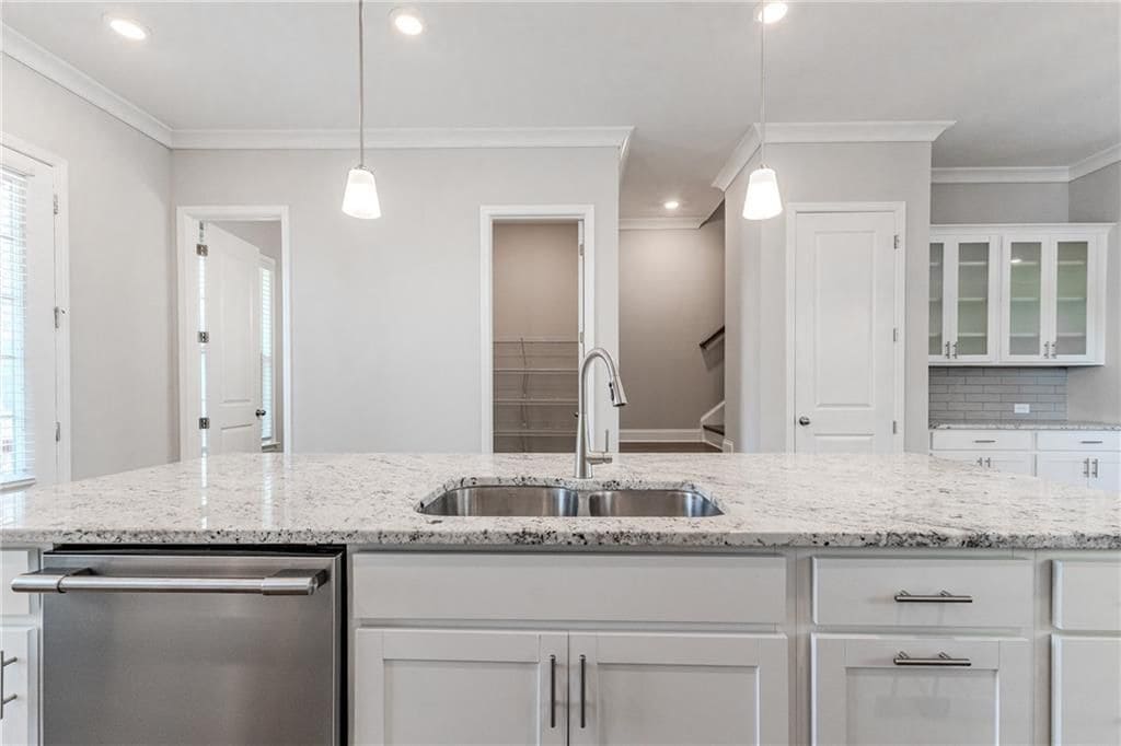 Building Photo - 5051 Pinckney Ln