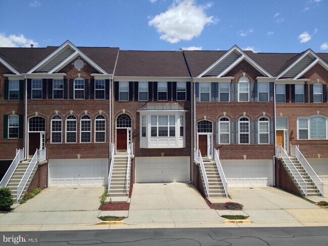Building Photo - 165 Spencer Terrace SE