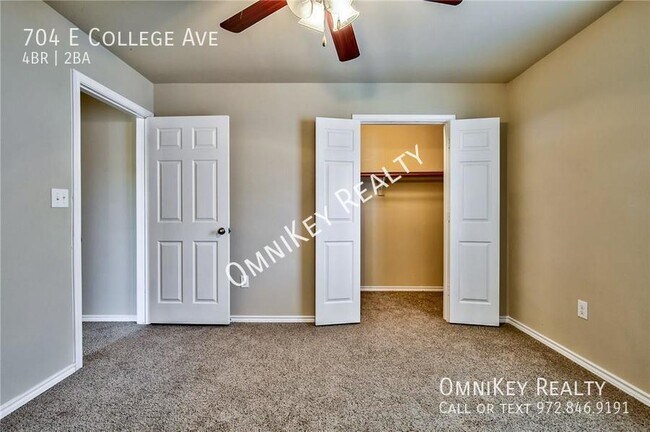 Building Photo - 704 E College Ave