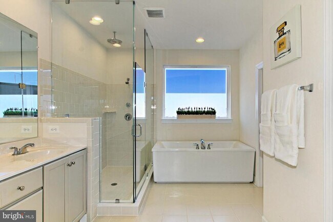 Building Photo - 23109 Cottonwillow Sq
