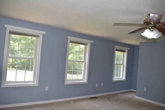 Building Photo - 51 Westview Rd