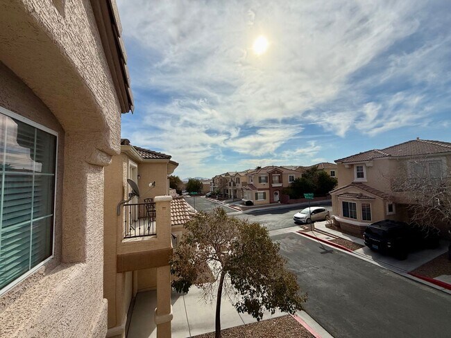 Building Photo - 2/BD 2.5/BA Home in Gated Community with Mountain Views & Premium Amenities!