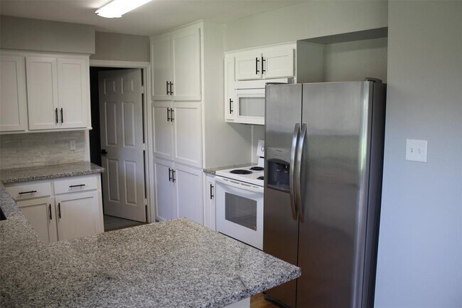 Building Photo - 10031 Haddington Dr