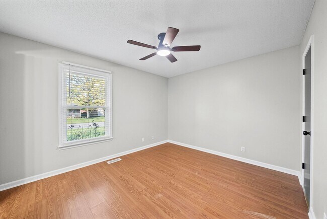 Building Photo - 3 Bedroom 1 1/2 Bath Renovated Home For Rent!