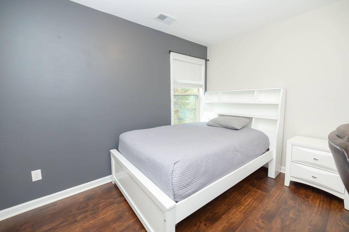 Building Photo - 7245 Heritage Oak Ct