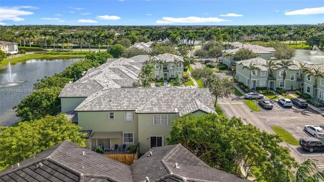 Building Photo - 2935 SE 1st Dr