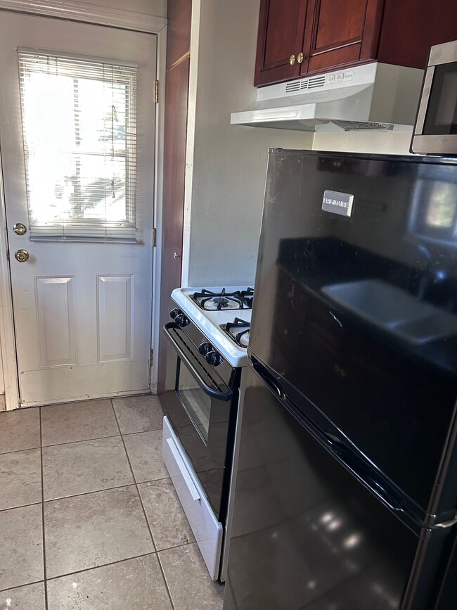 Kitchen - 5549 Costello Ave