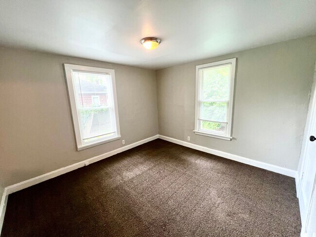 Building Photo - Charming 2 Bedroom, 1 Bath Home - Presente...