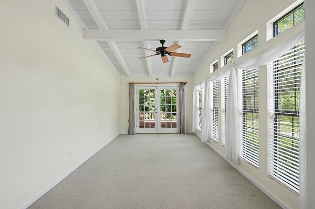 Building Photo - 122 Warbonnet Dr