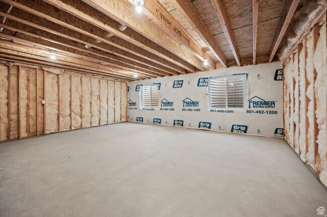 Building Photo - 621 S 85 E