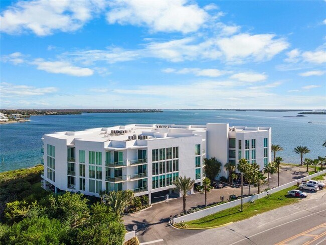 Building Photo - 1375 Beach Rd