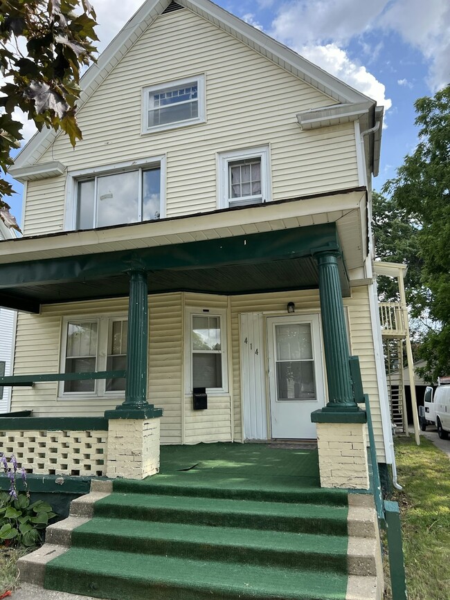 Building Photo - 414 Woodlawn St SE