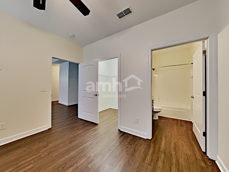 Building Photo - 4870 Beryl Dr