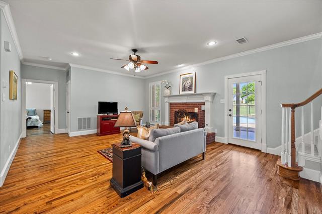 Building Photo - 425 Chippendale Dr