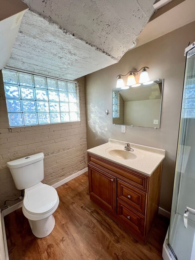 Building Photo - Industrial Style 3 Bedroom Home AVAILABLE JUNE!!!