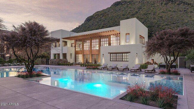Building Photo - 6302 E Camelback Rd
