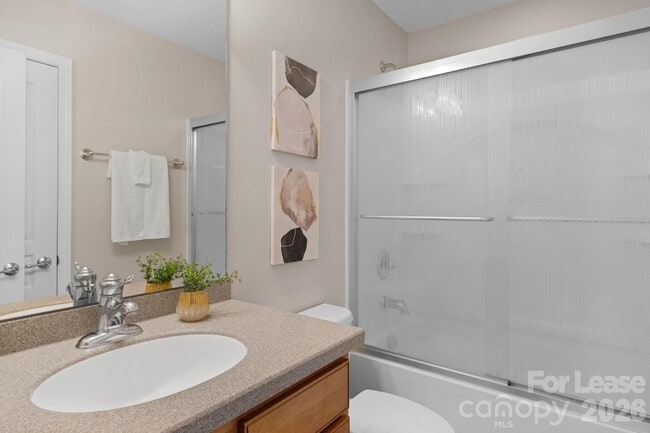 Building Photo - 2076 Belair Dr