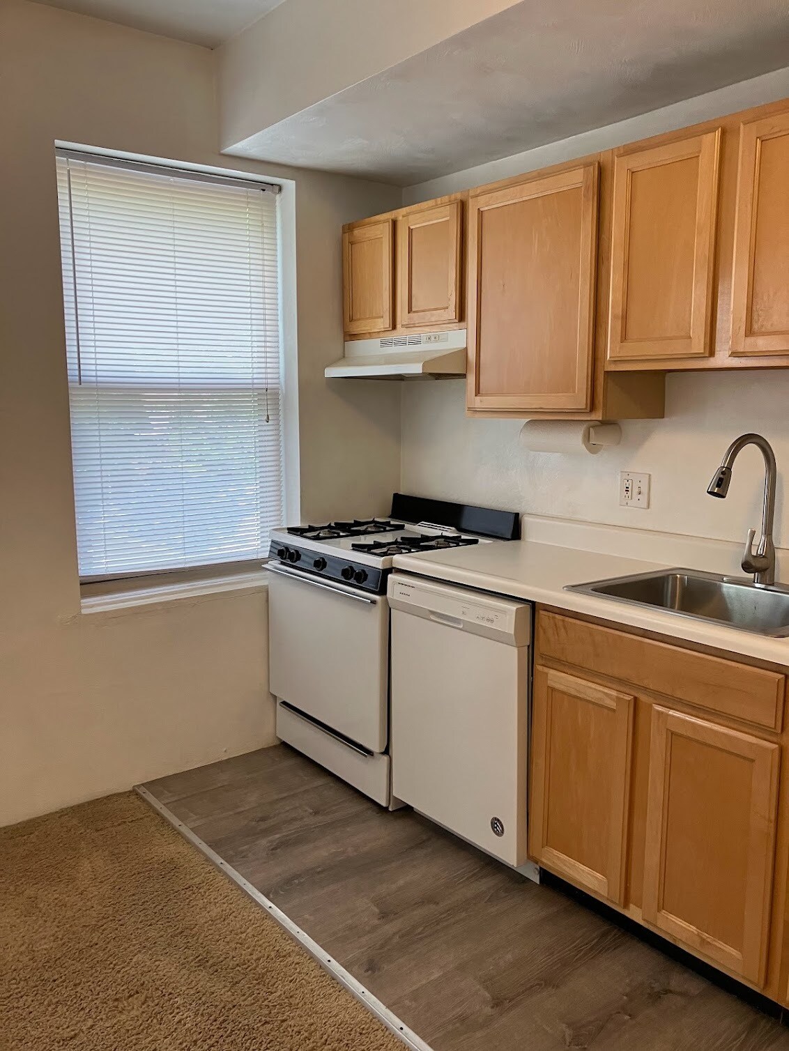 Building Photo - 5819 Bartlett St