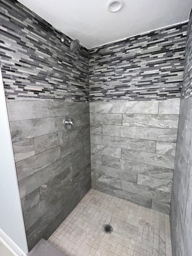 Building Photo - 8728 S Honore St