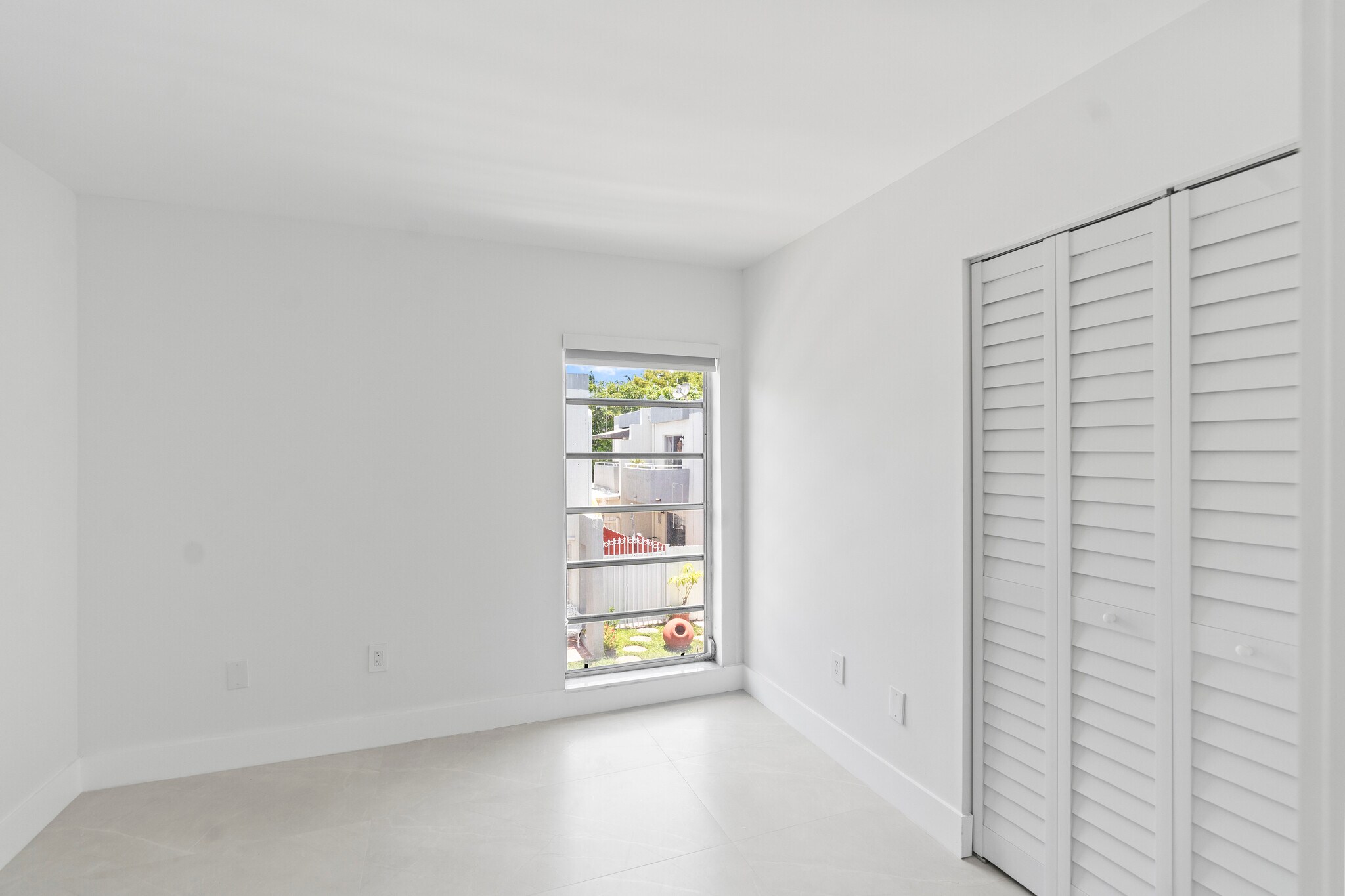 Building Photo - 3597 SW 17th St