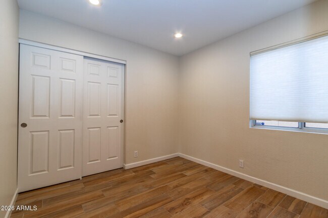 Building Photo - 3226 E Wahalla Ln