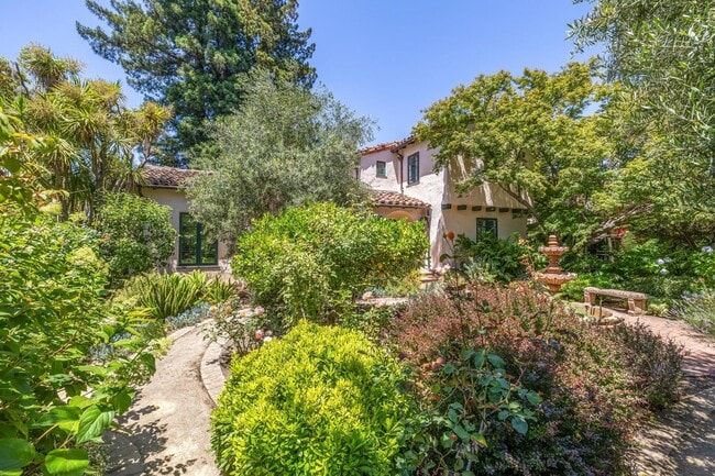 Building Photo - Mediterranean Beauty in Crescent Park – 5B...