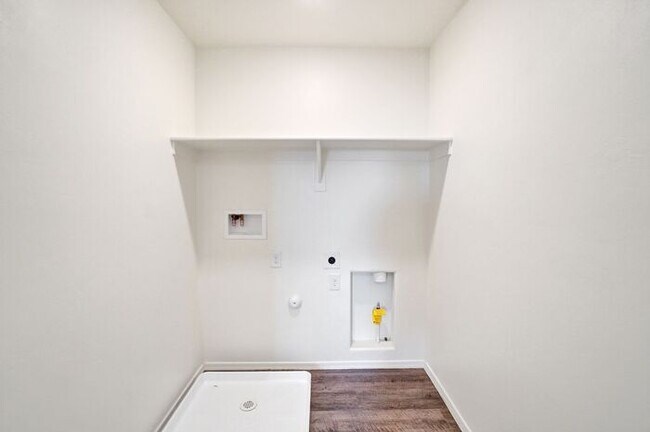 Building Photo - 4051 E Braddock Dr